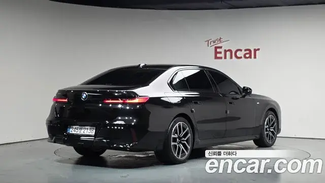 BMW 7 Series 2025 — Şəkil 31/38