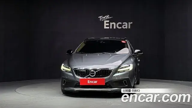 Volvo V40 Cross Country 2019 — Şəkil 17/31
