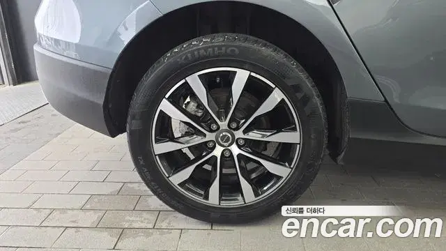 Volvo V40 Cross Country 2019 — Şəkil 10/31