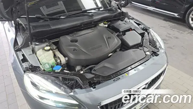 Volvo V40 Cross Country 2019 — Şəkil 7/31