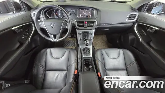 Volvo V40 Cross Country 2019 — Şəkil 1/31