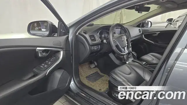 Volvo V40 Cross Country 2019 — Şəkil 23/31
