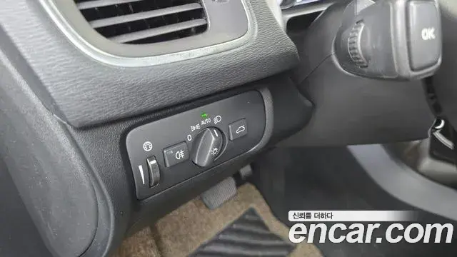 Volvo V40 Cross Country 2019 — Şəkil 22/31
