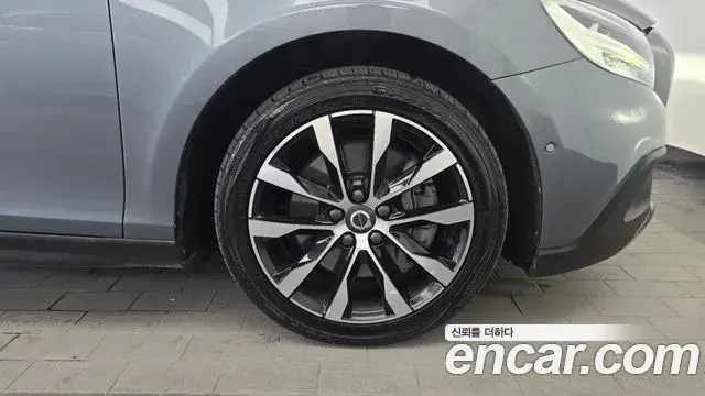 Volvo V40 Cross Country 2019 — Şəkil 12/31