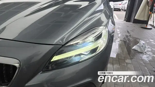 Volvo V40 Cross Country 2019 — Şəkil 25/31