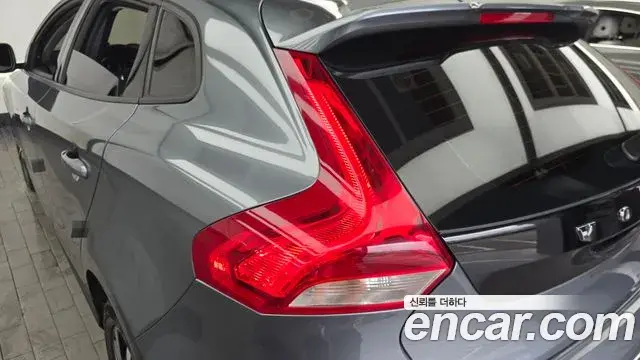 Volvo V40 Cross Country 2019 — Şəkil 24/31