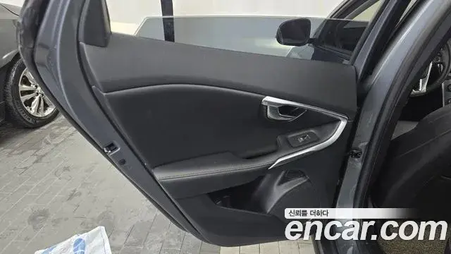 Volvo V40 Cross Country 2019 — Şəkil 19/31