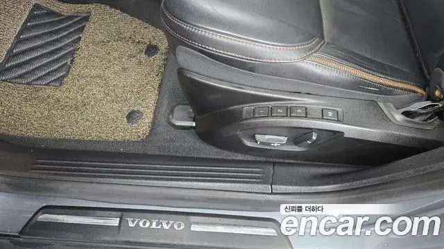 Volvo V40 Cross Country 2019 — Şəkil 28/31