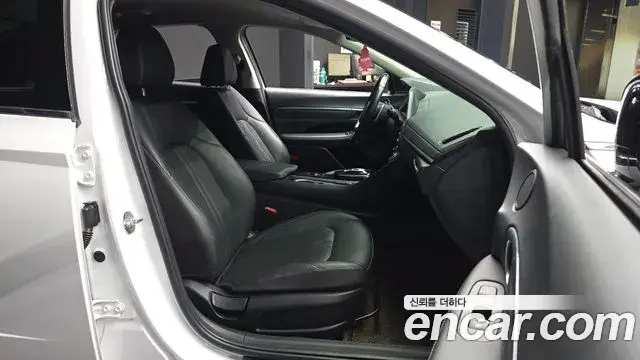 Hyundai Sonata Hybrid 2022 — Photo 18/20
