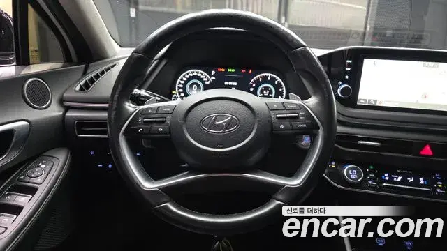 Hyundai Sonata Hybrid 2022 — Photo 15/20