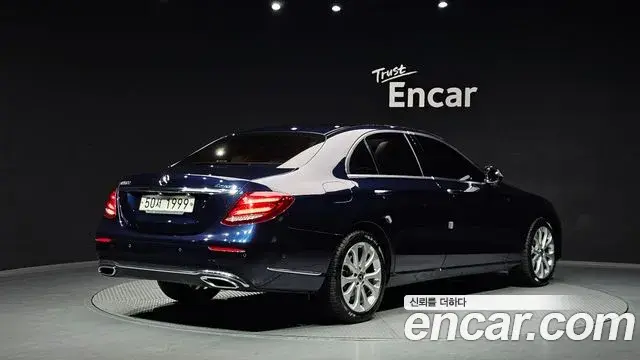 Mercedes-Benz E-Class 2018 — Photo 8/20