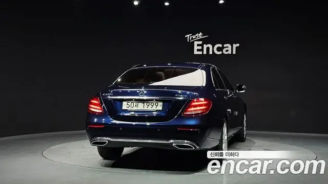 Mercedes-Benz E-Class 2018 — Photo 1/20