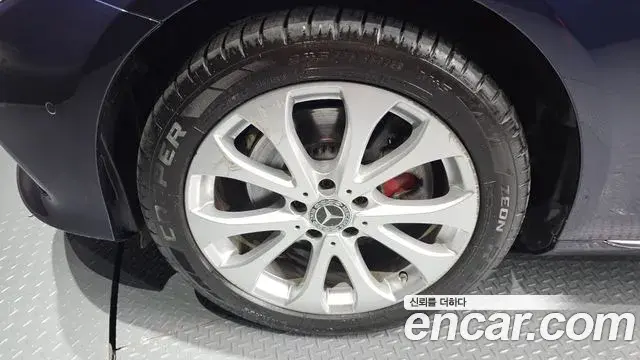 Mercedes-Benz E-Class 2018 — Photo 10/20