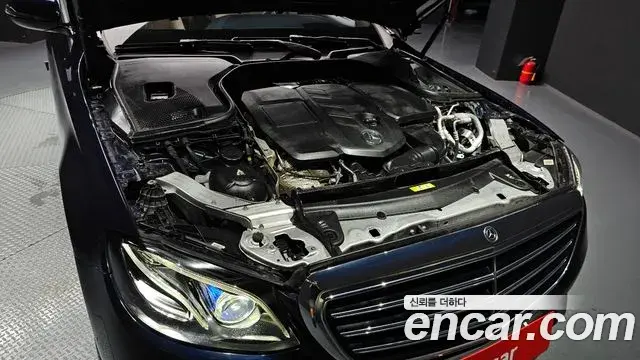 Mercedes-Benz E-Class 2018 — Photo 3/20