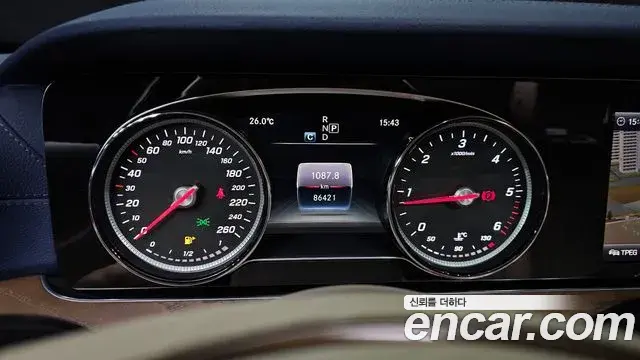 Mercedes-Benz E-Class 2018 — Photo 13/20