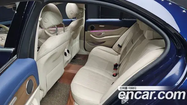 Mercedes-Benz E-Class 2018 — Photo 19/20