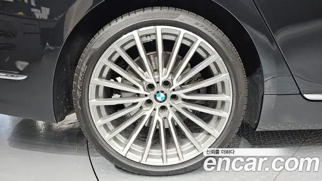 BMW 7 Series 2021 — Şəkil 25/31