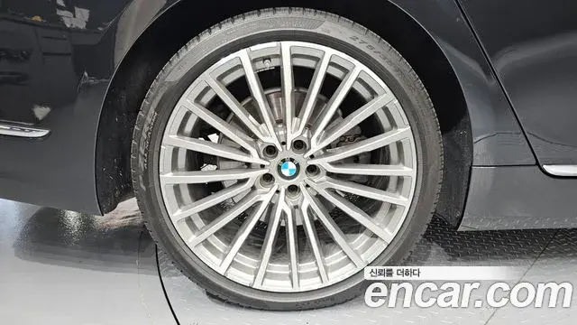 BMW 7 Series 2021 — Şəkil 13/31