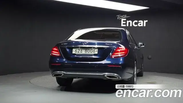 Mercedes-Benz E-Class 2019 — Photo 3/20