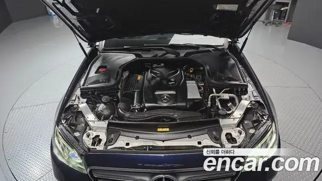 Mercedes-Benz E-Class 2019 — Photo 13/20