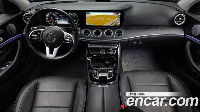 Mercedes-Benz E-Class 2019 — Photo 6/20