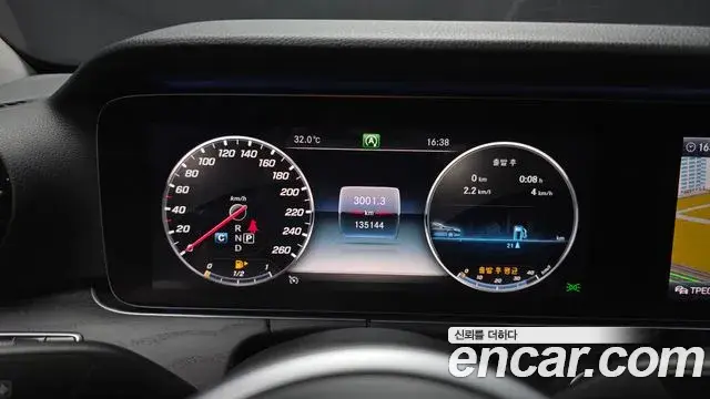 Mercedes-Benz E-Class 2019 — Photo 15/20