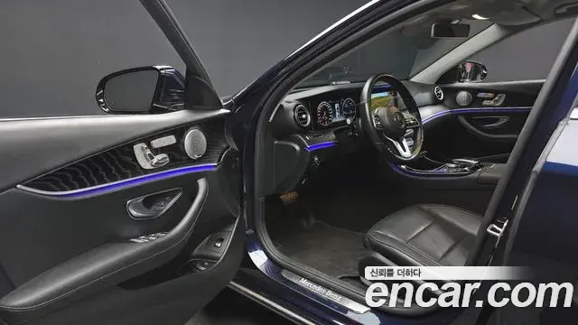 Mercedes-Benz E-Class 2019 — Photo 9/20