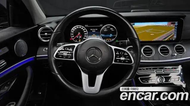Mercedes-Benz E-Class 2019 — Photo 1/20