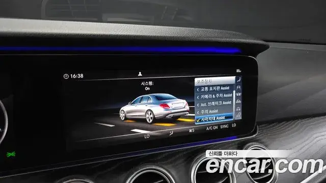 Mercedes-Benz E-Class 2019 — Photo 11/20