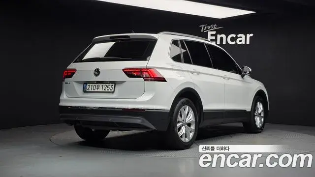 Volkswagen Tiguan 2018 — Şəkil 9/20