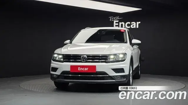 Volkswagen Tiguan 2018 — Şəkil 11/20