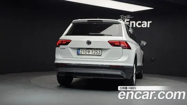 Volkswagen Tiguan 2018 — Şəkil 20/20
