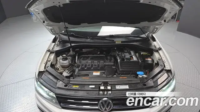 Volkswagen Tiguan 2018 — Şəkil 15/20