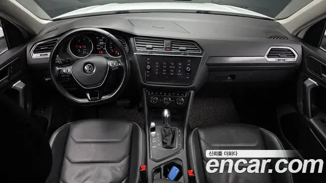 Volkswagen Tiguan 2018 — Şəkil 10/20
