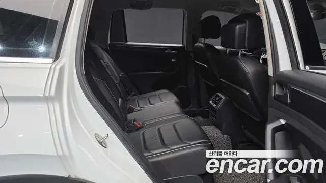 Volkswagen Tiguan 2018 — Şəkil 14/20