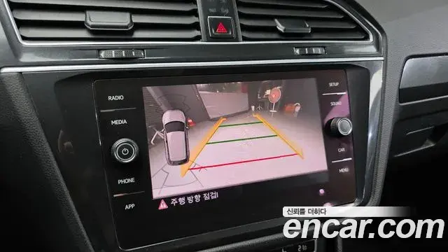 Volkswagen Tiguan 2018 — Şəkil 16/20