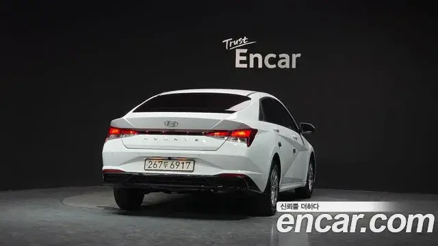 Hyundai The New Avante Hybrid 2021 — Photo 24/31