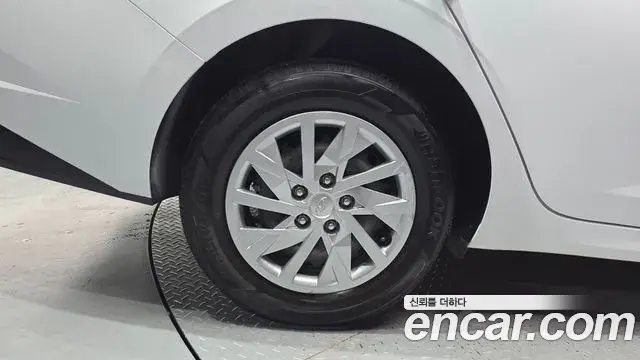 Hyundai The New Avante Hybrid 2021 — Photo 9/31