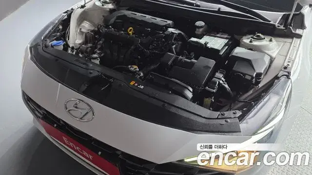 Hyundai The New Avante Hybrid 2021 — Photo 27/31