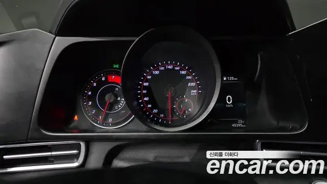 Hyundai The New Avante Hybrid 2021 — Photo 25/31