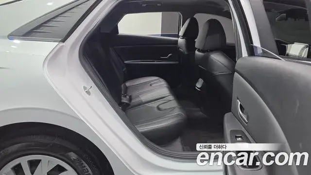 Hyundai The New Avante Hybrid 2021 — Photo 3/31