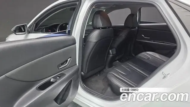 Hyundai The New Avante Hybrid 2021 — Photo 30/31
