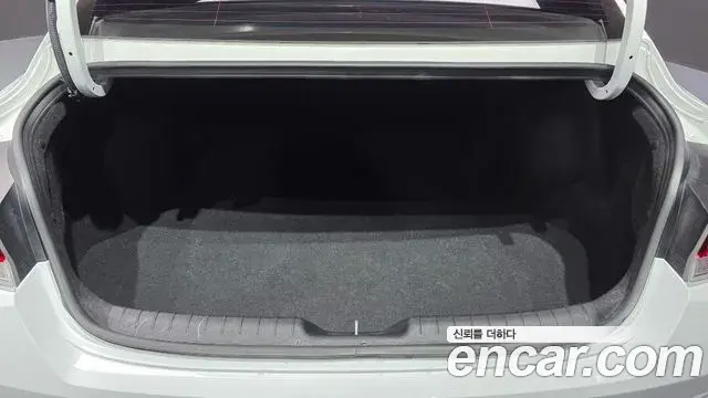 Hyundai The New Avante Hybrid 2021 — Photo 26/31