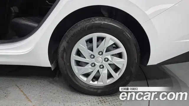 Hyundai The New Avante Hybrid 2021 — Photo 1/31