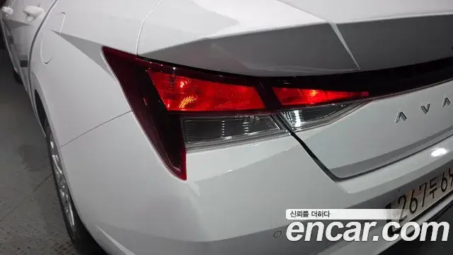 Hyundai The New Avante Hybrid 2021 — Photo 10/31