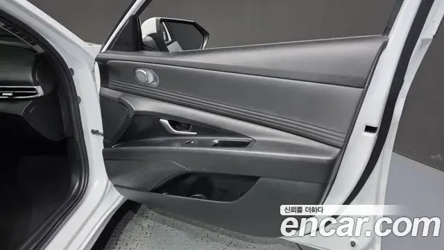 Hyundai The New Avante Hybrid 2021 — Photo 12/31