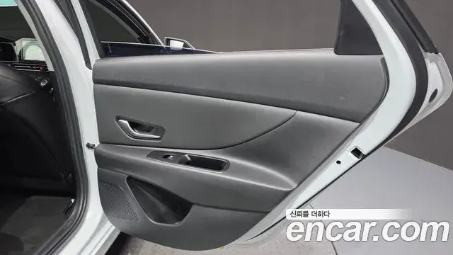 Hyundai The New Avante Hybrid 2021 — Photo 31/31