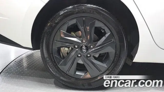 Hyundai The New Avante Hybrid 2023 — Photo 22/30