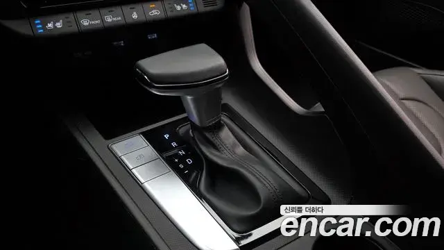 Hyundai The New Avante Hybrid 2023 — Photo 9/30