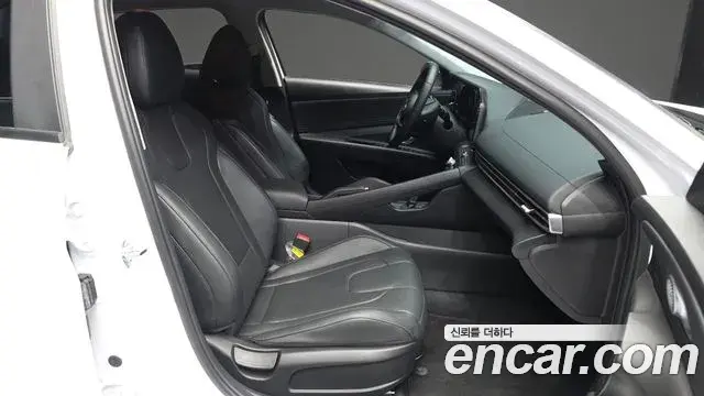 Hyundai The New Avante Hybrid 2023 — Photo 25/30